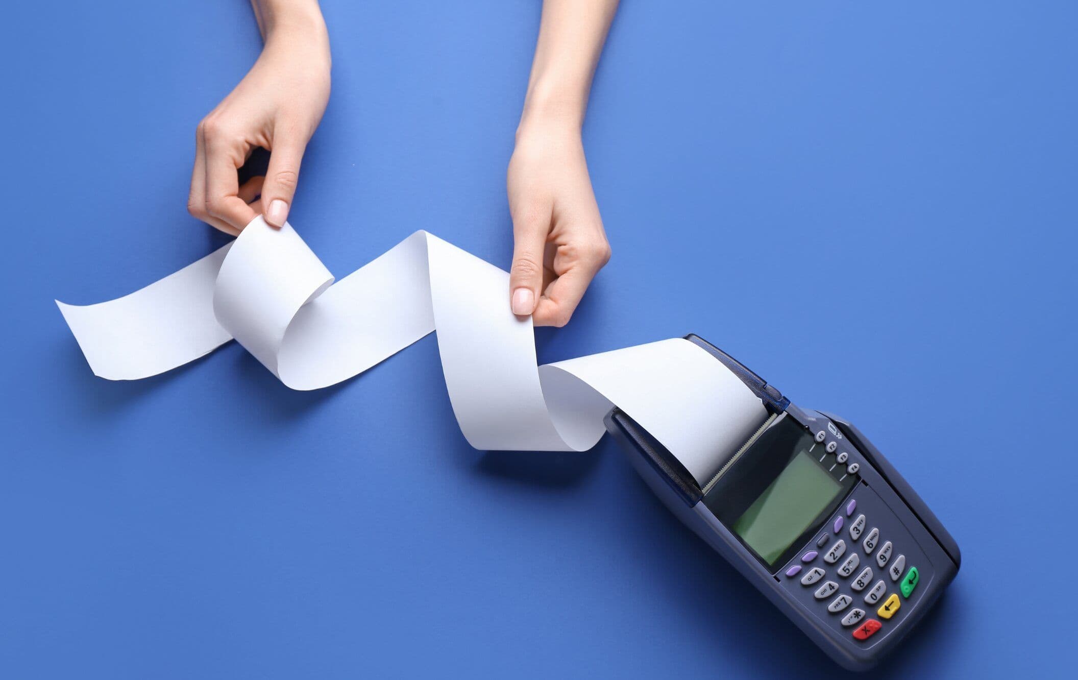 A business kiosk printing a long sheet of paper reflects challenges with B2B invoicing.