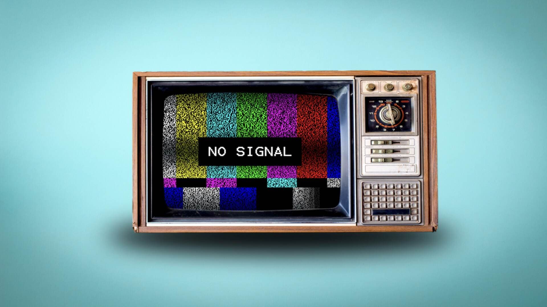 A television reads "no signal," symbolizing pitfalls of a poor CPQ strategy.
